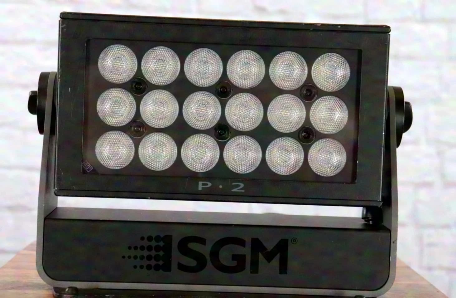 SGM P-2 RGBW Outdoor-LED-Fluter 43°