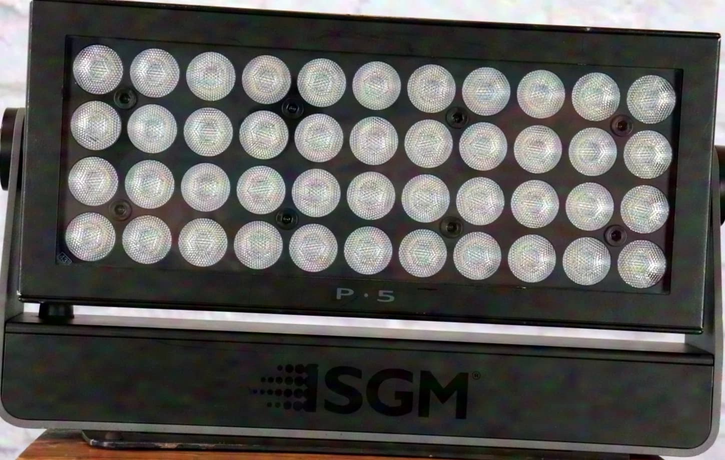 SGM P-5 RGBW Outdoor-LED-Fluter 43°