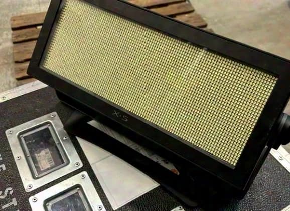 SGM X-5 LED-Stroboskop (white) SET zu je 4 Stück im Case