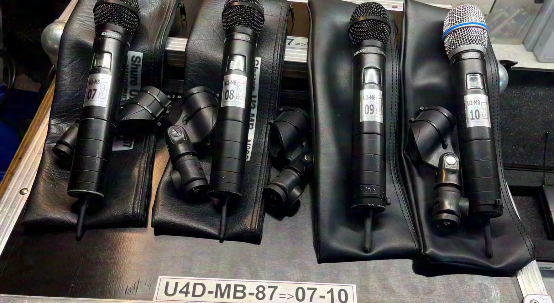 SHURE 1x U4D-MB Receiver 2x U1-MB BodyPack 2x U2-MB Handsender 2x RPW-120 Beta 87 - MB 800-830 MHz