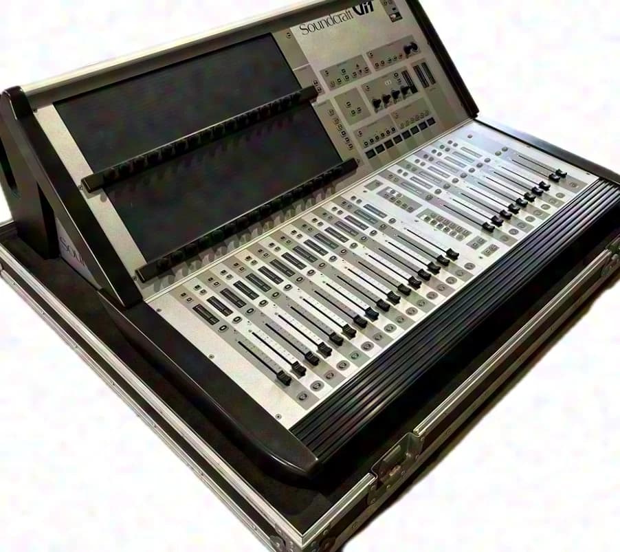 SOUNDCRAFT Vi1 gebraucht Surface im Case incl Stagebox im Case ( Packadge )