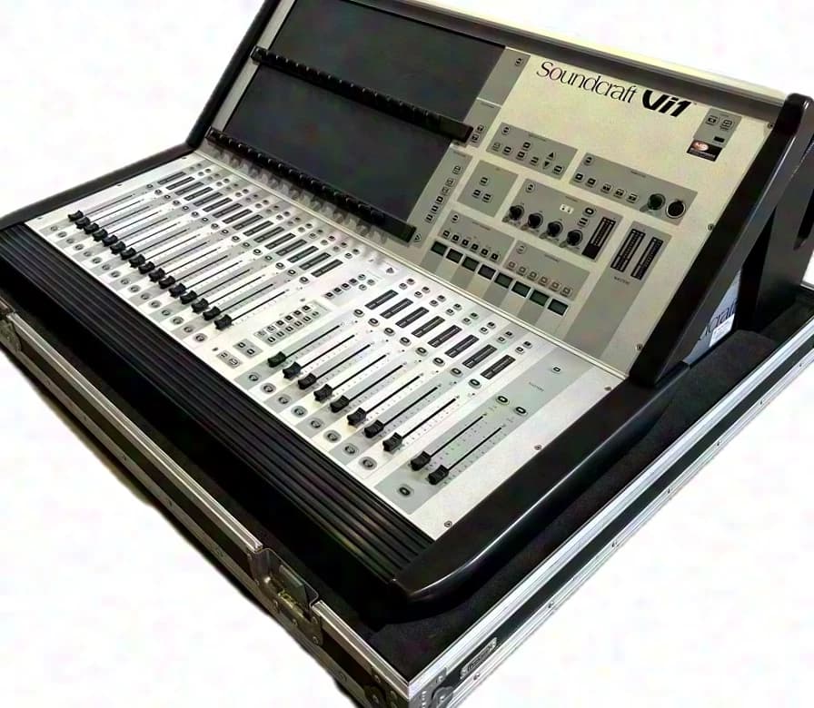SOUNDCRAFT Vi1 gebraucht Surface im Case incl Stagebox im Case ( Packadge )