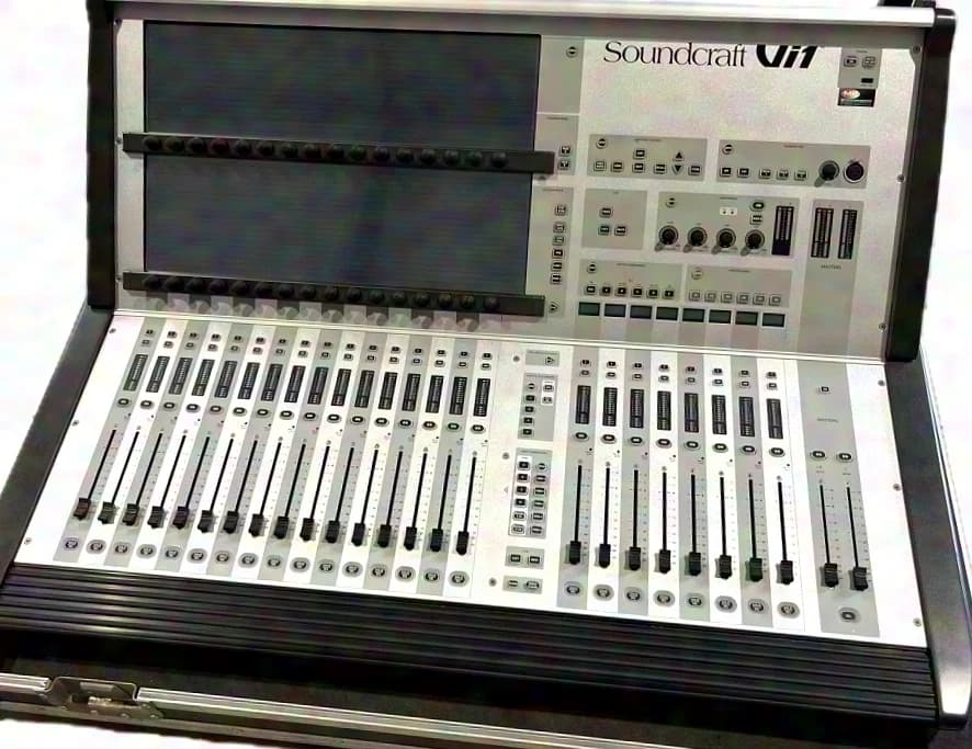 SOUNDCRAFT Vi1 gebraucht Surface im Case incl Stagebox im Case ( Packadge )