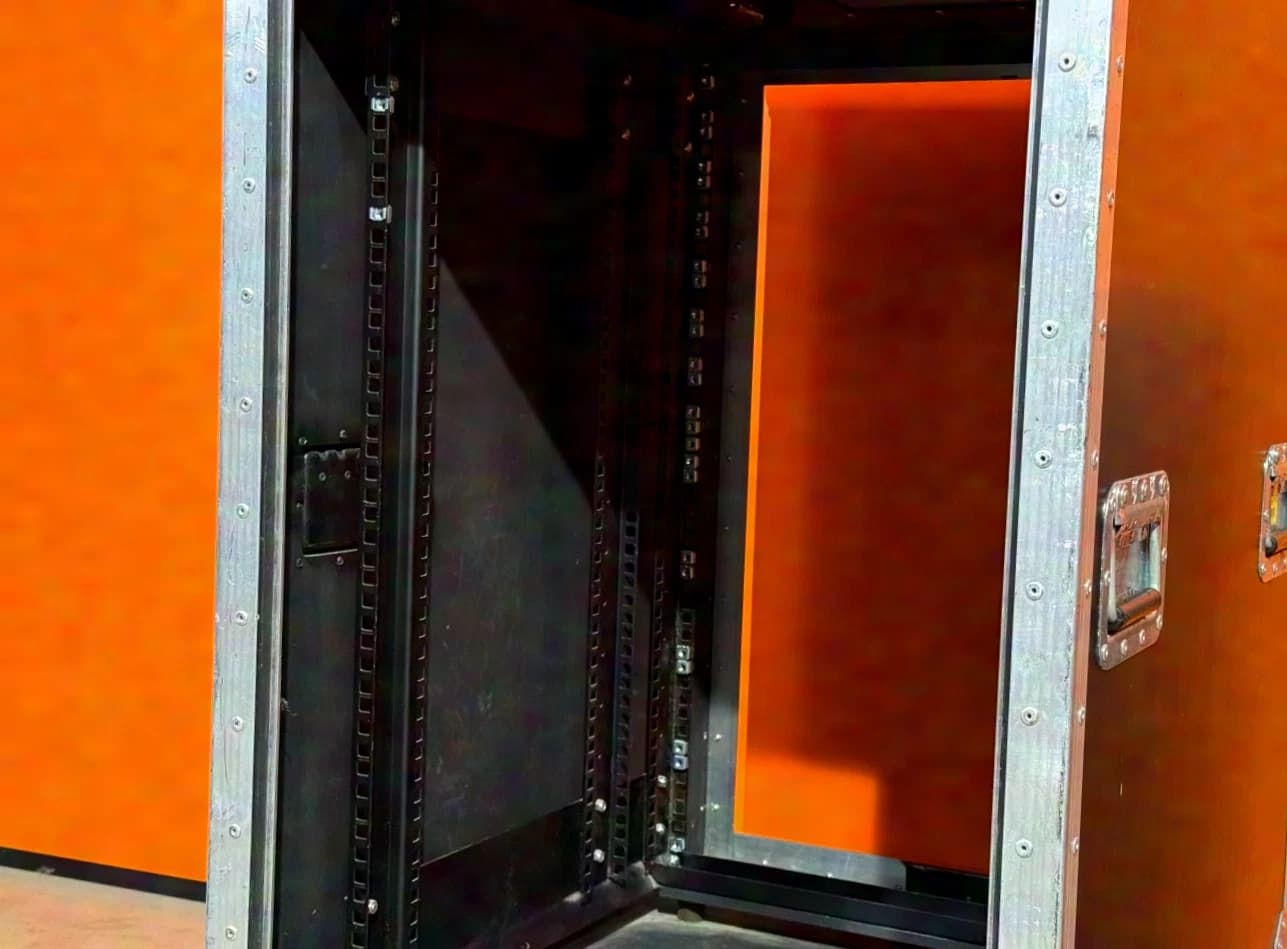 SQUARE CASES Double Door Rack, 16HE, schwarz, Shock-Mount