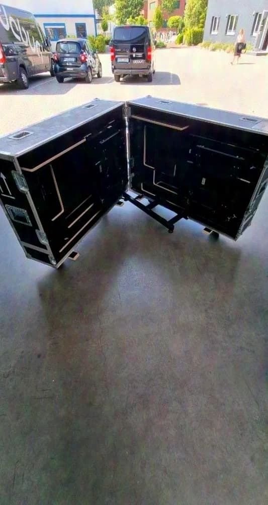 Samsung 46“ Displays | (Defekt) | im Case | Nur im 2er-Set