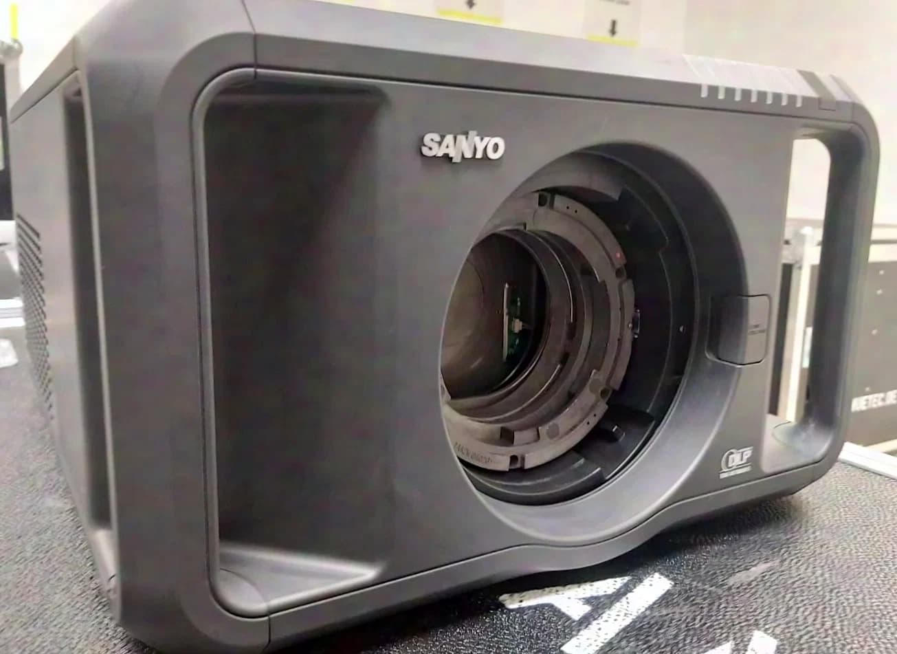 Sanyo PDG-DHT100L ohne Optik, LNS-T51, 6.500 ANSI-Lumen, Full-HD