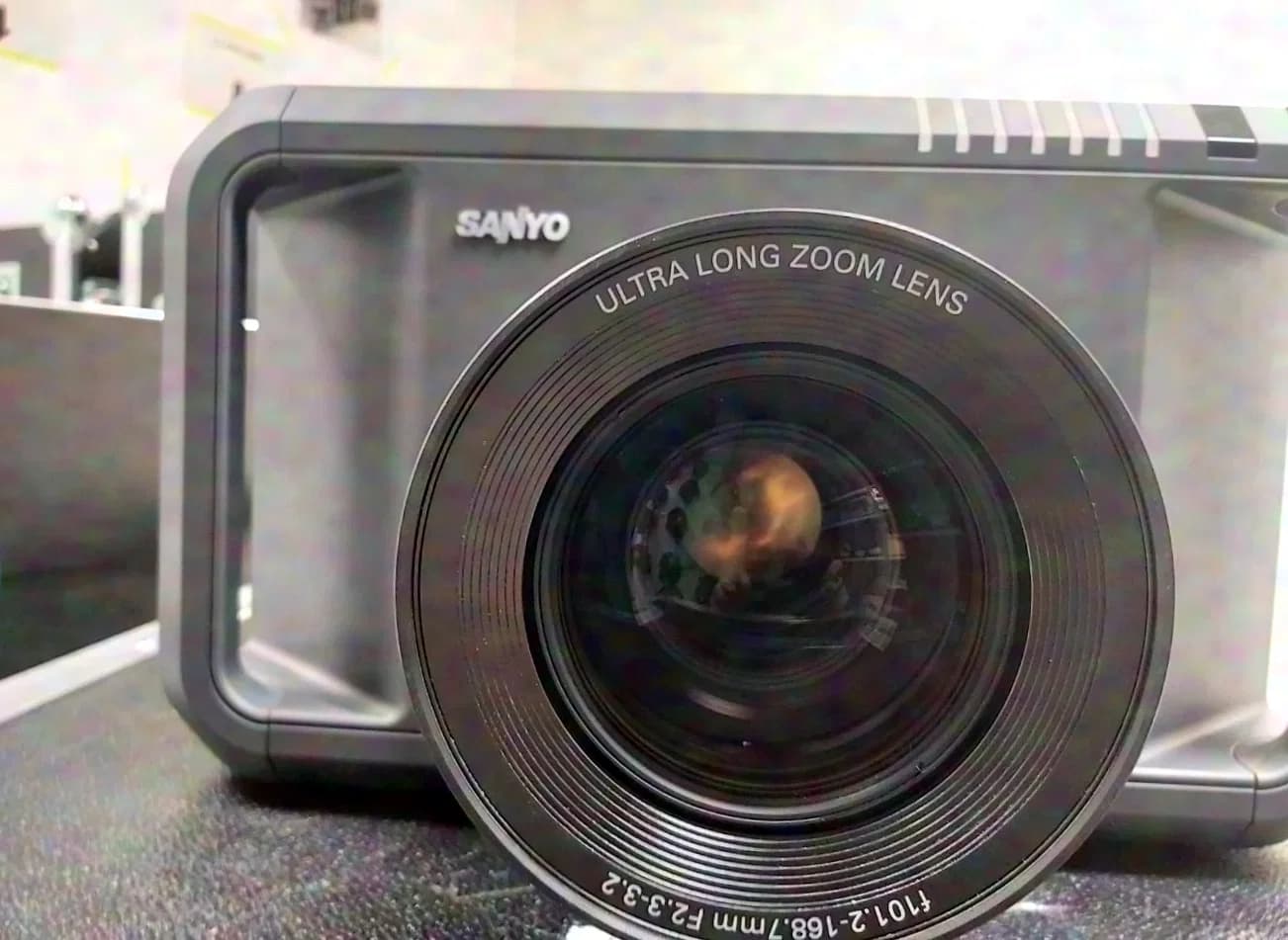 Sanyo PDG-DHT100L ohne Optik, LNS-T51, 6.500 ANSI-Lumen, Full-HD