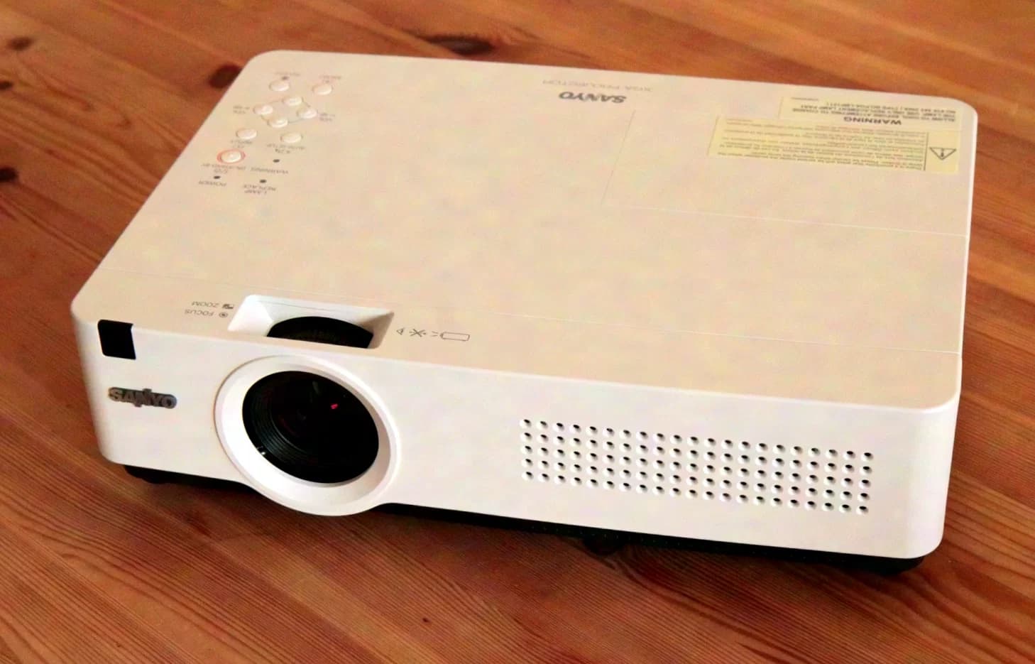 Sanyo PLC-XU350A XGA-LCD-Beamer, 3500 Ansi-Lumen