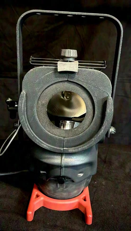Selecon Pacific Profilscheinwerfer Set mit 45° - 75° Zoomtubus