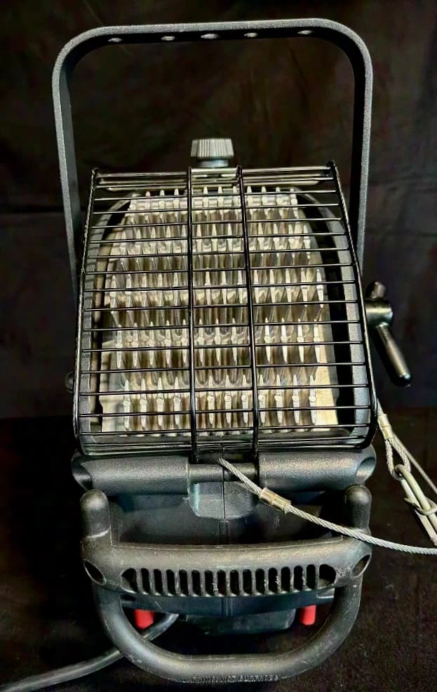 Selecon Pacific Profilscheinwerfer Set mit 45° - 75° Zoomtubus