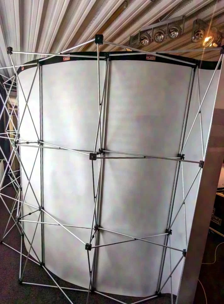 Sevenmediaprint Sevendisplays Popup Curved 6 x 3 Studiohintergrund Faltdisplay