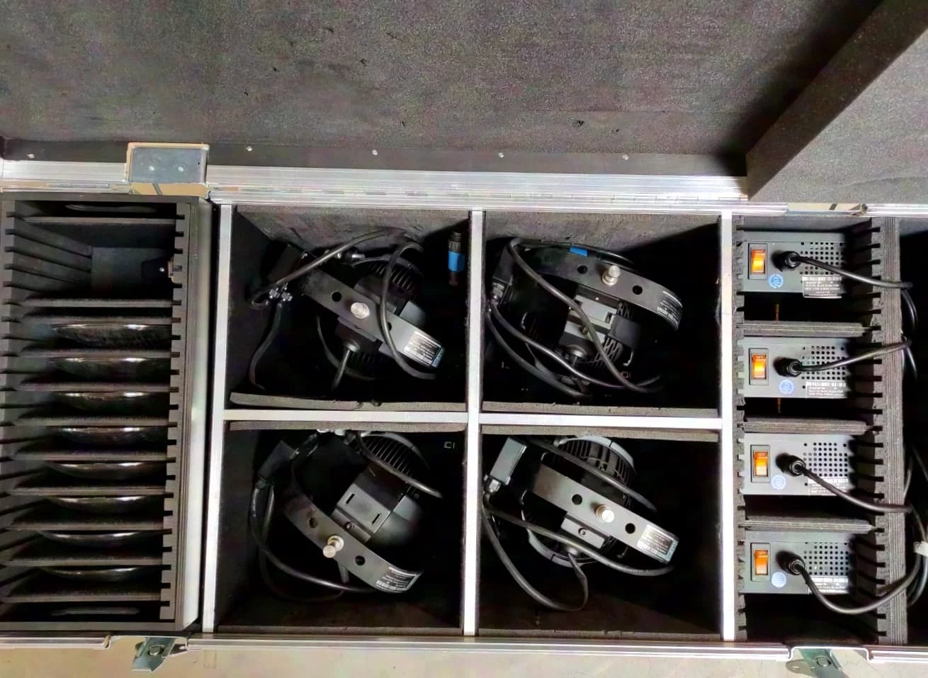 Showtec PAR MSR 575W 6.000K schwarz , 4er Set inkl. Case