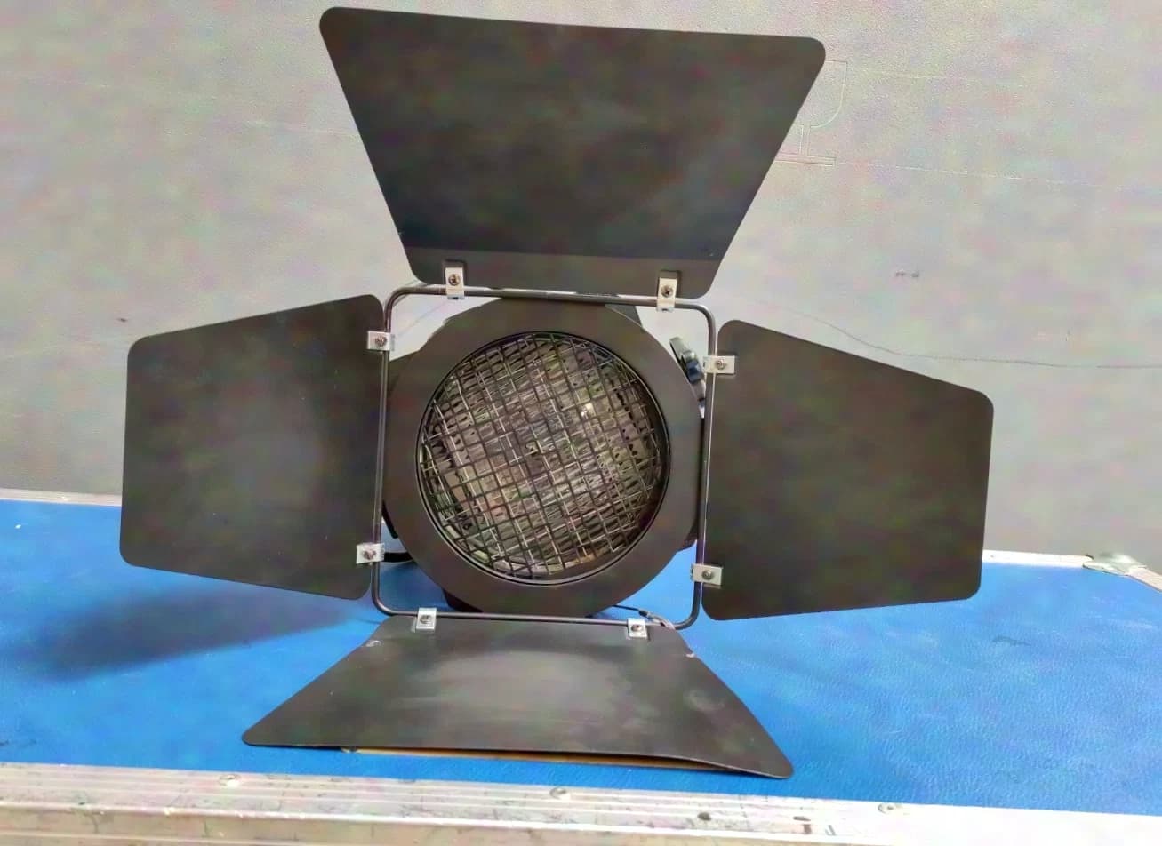 Showtec PAR MSR 575W 6.000K schwarz , 4er Set inkl. Case
