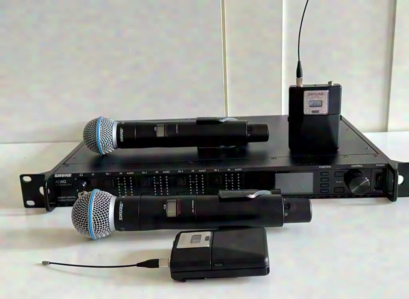 Shure Axient Digital AD4Q 2x Shure AD2 K55 Beta 58a 2x Shure AD1 K55