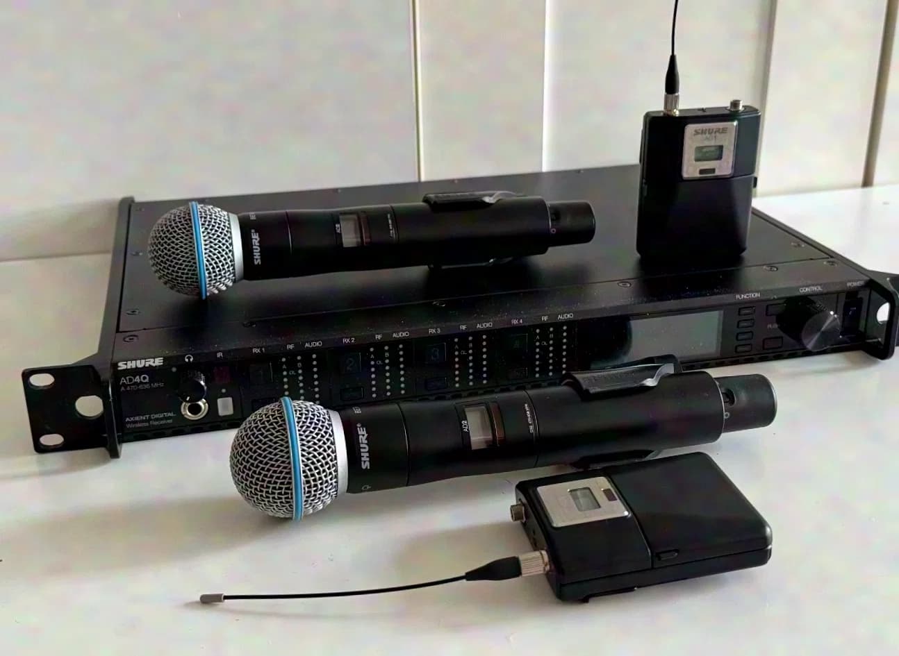 Shure Axient Digital AD4Q 2x Shure AD2 K55 Beta 58a 2x Shure AD1 K55