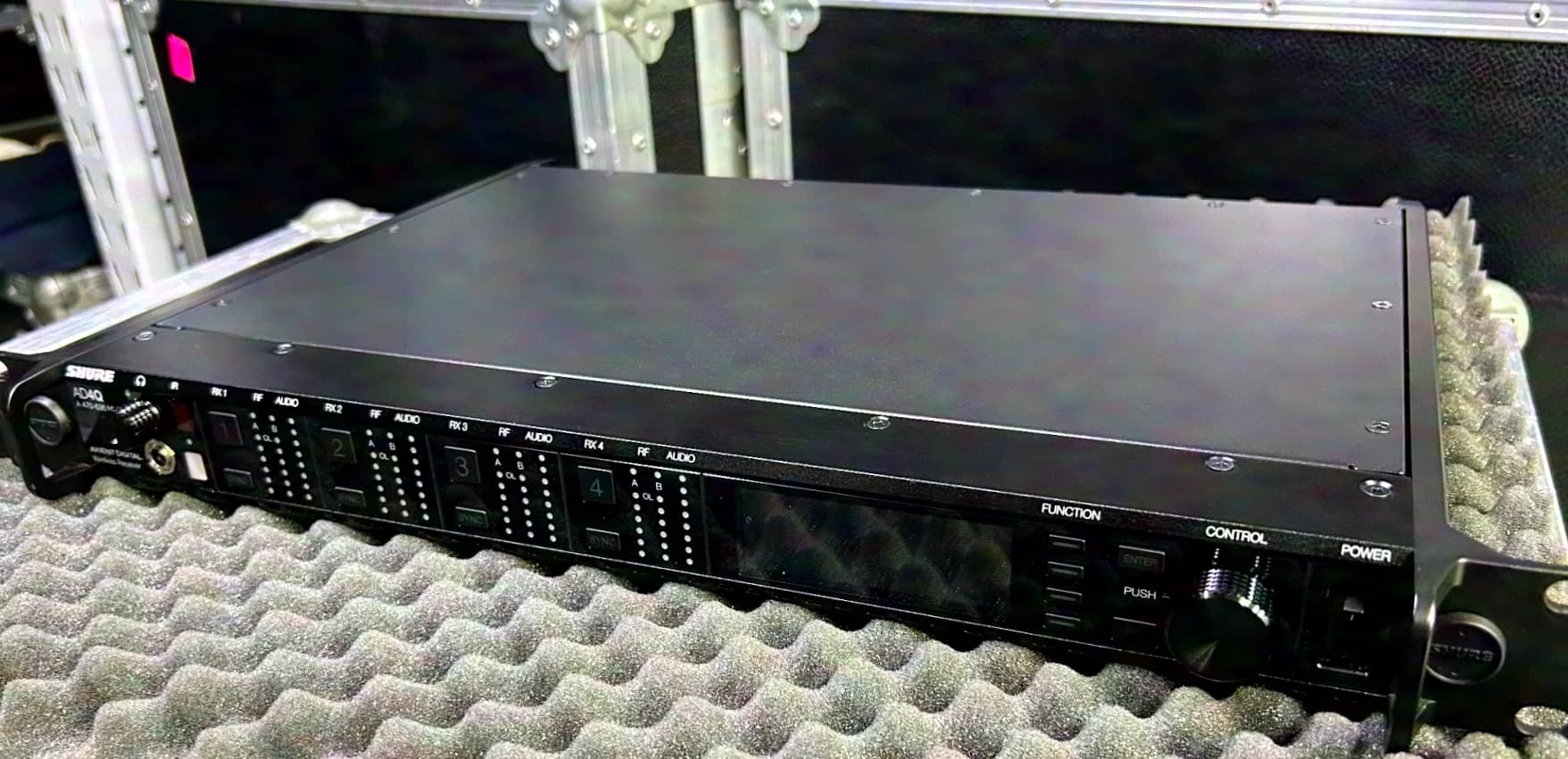 Shure Axient Digital BP-Paket (1xAD4Q-A, 4xAD1, 8xSB900, 1xSBRC mit 4xSBC-AX)