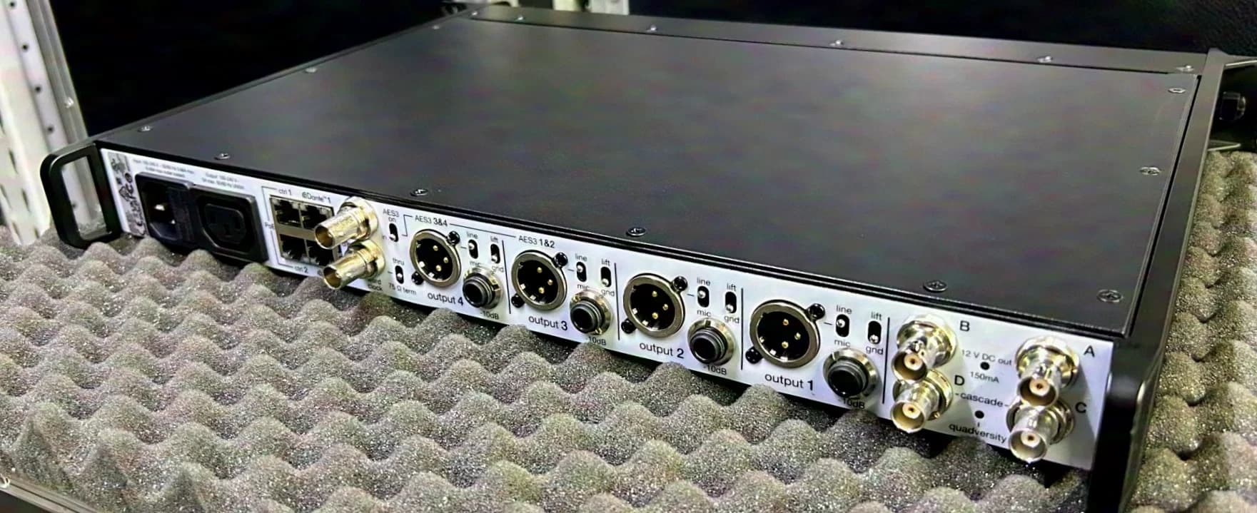 Shure Axient Digital BP-Paket (1xAD4Q-A, 4xAD1, 8xSB900, 1xSBRC mit 4xSBC-AX)