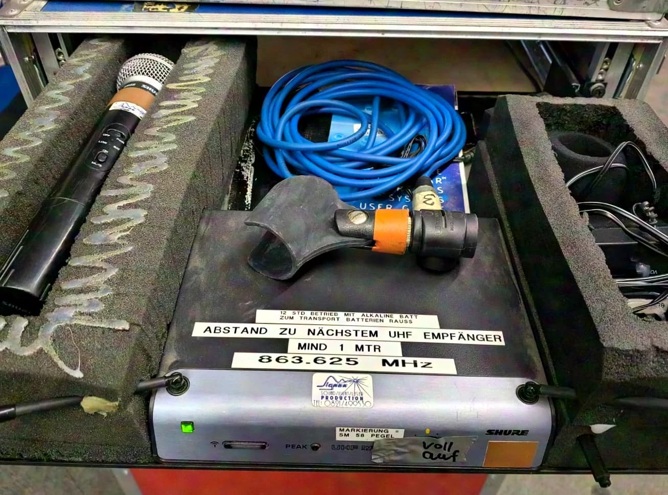 Shure Funkstrecken-Rack UT4A-VW mit Handsender