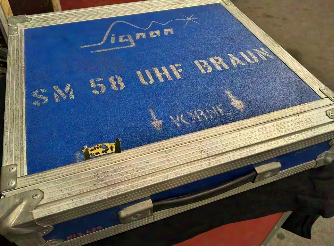 Shure Funkstrecken-Rack UT4A-VW mit Handsender