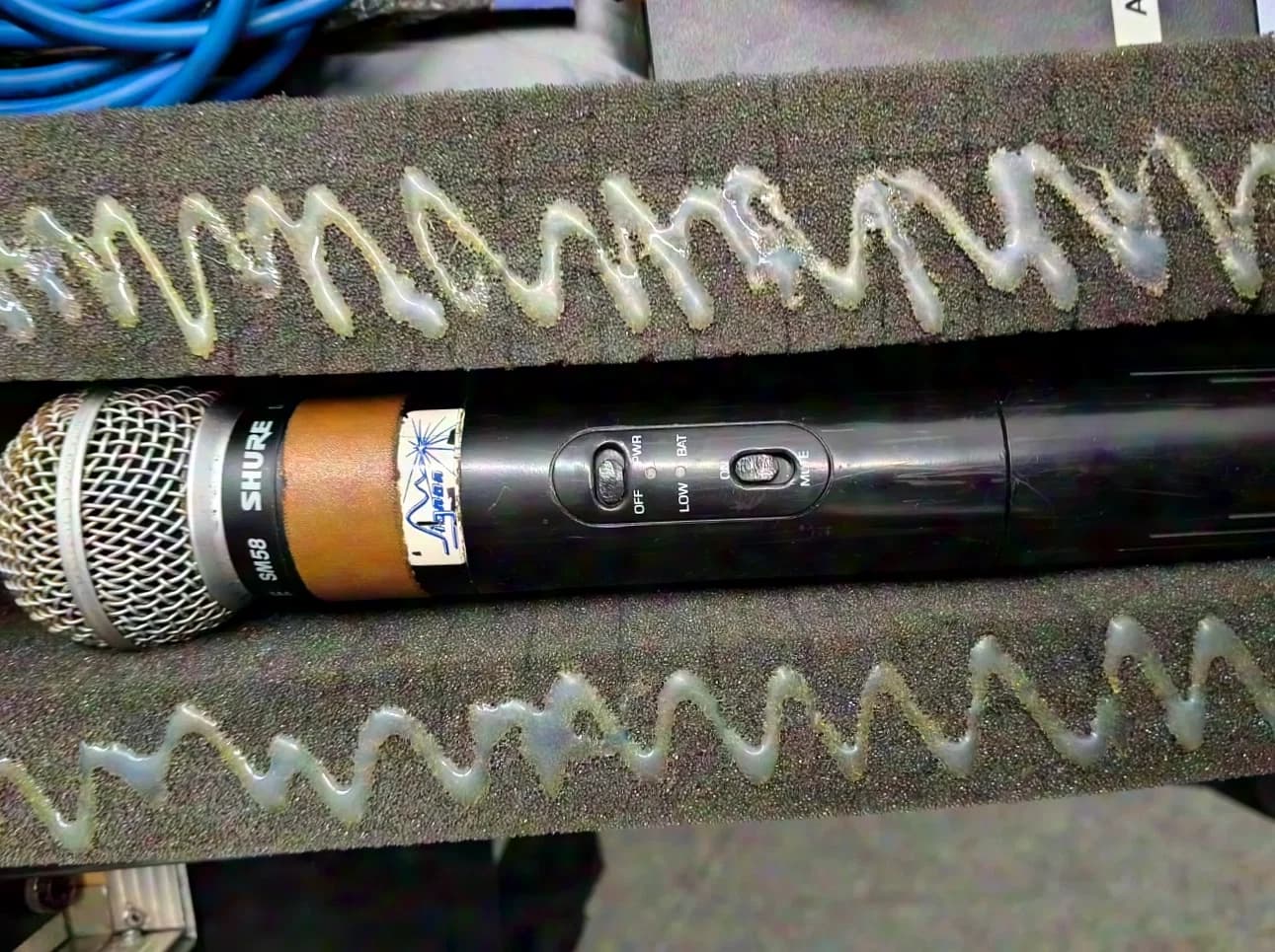 Shure Funkstrecken-Rack UT4A-VW mit Handsender