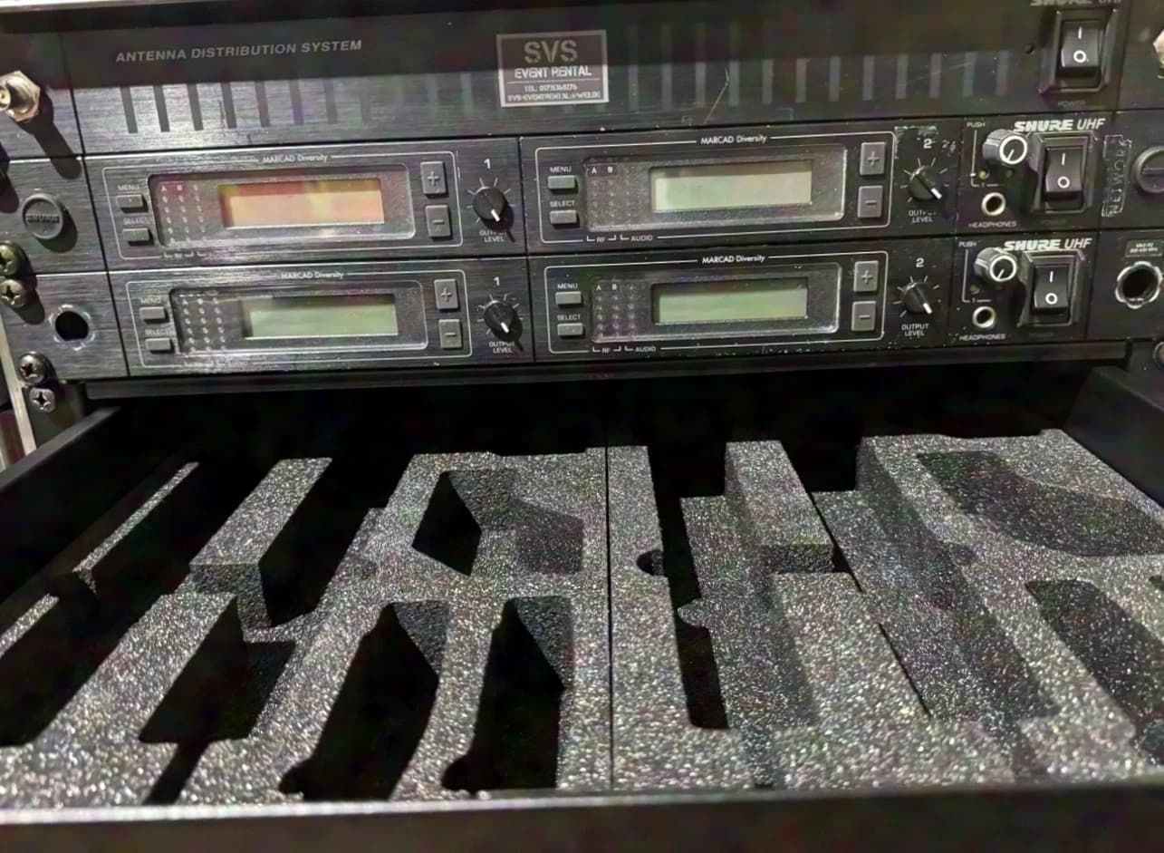 Shure U4D 4 Fach Empfänger + Shure Antennensplitter