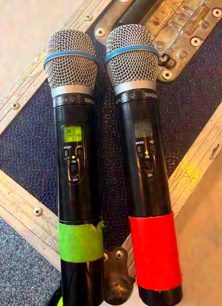 Shure ULXP4-R4 Empfänger Set inkl. 2 Taschensender, 2 Handsender