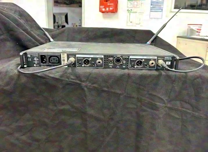 Shure UR4D 10 Kanäle/Channels M5E 694-758 MHz 9x UR1 Taschensender