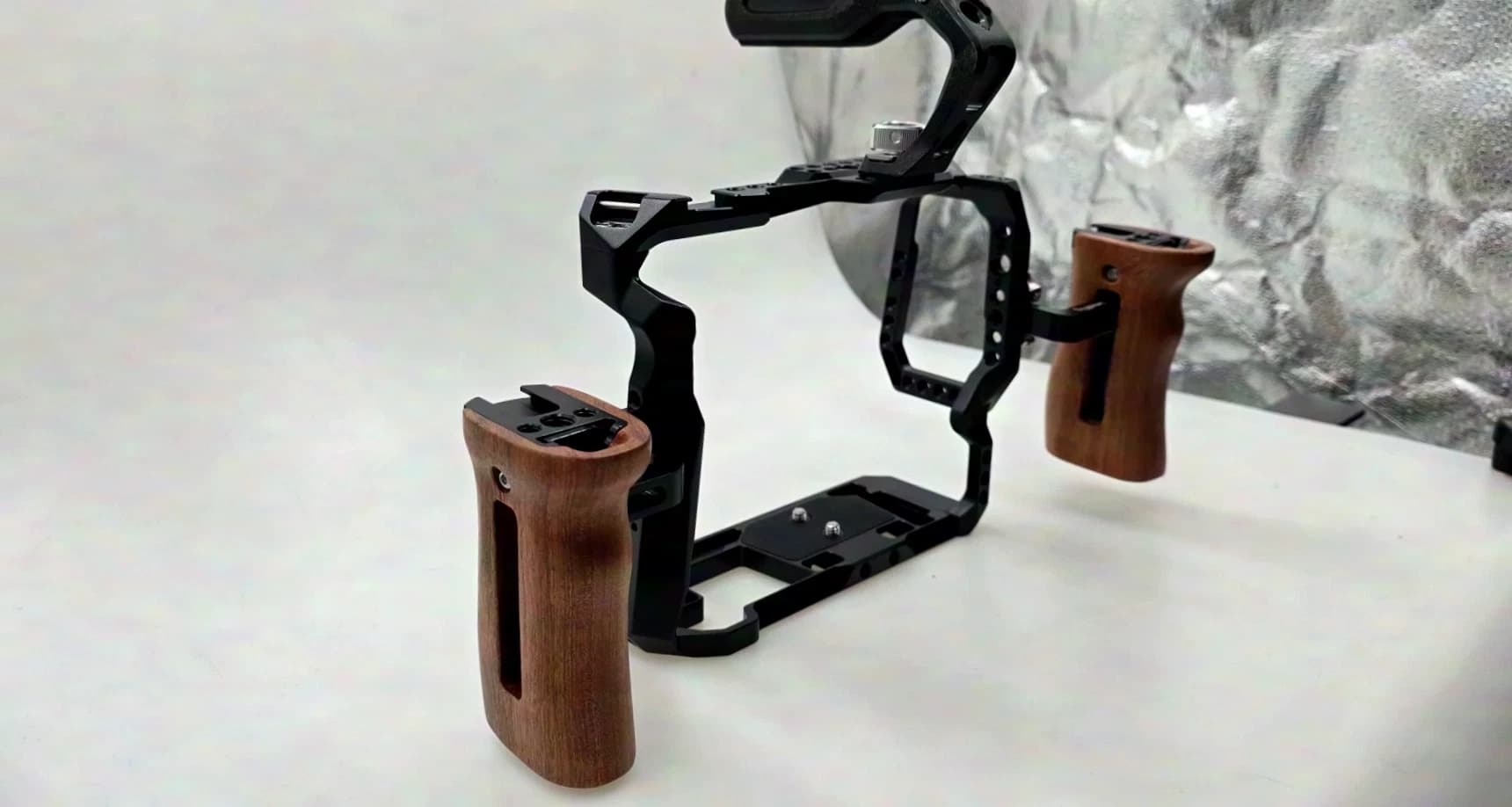 SmallRig Kamerakäfig für BMPCC 6K Pro kompatibler Batteriegriff schwarz
