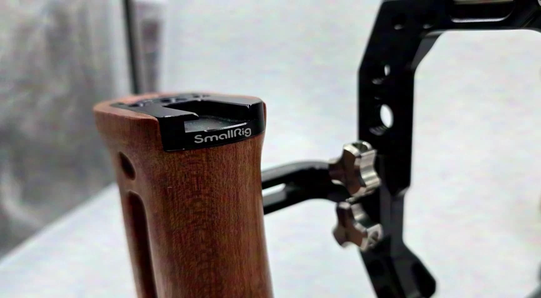 SmallRig Kamerakäfig für BMPCC 6K Pro kompatibler Batteriegriff schwarz