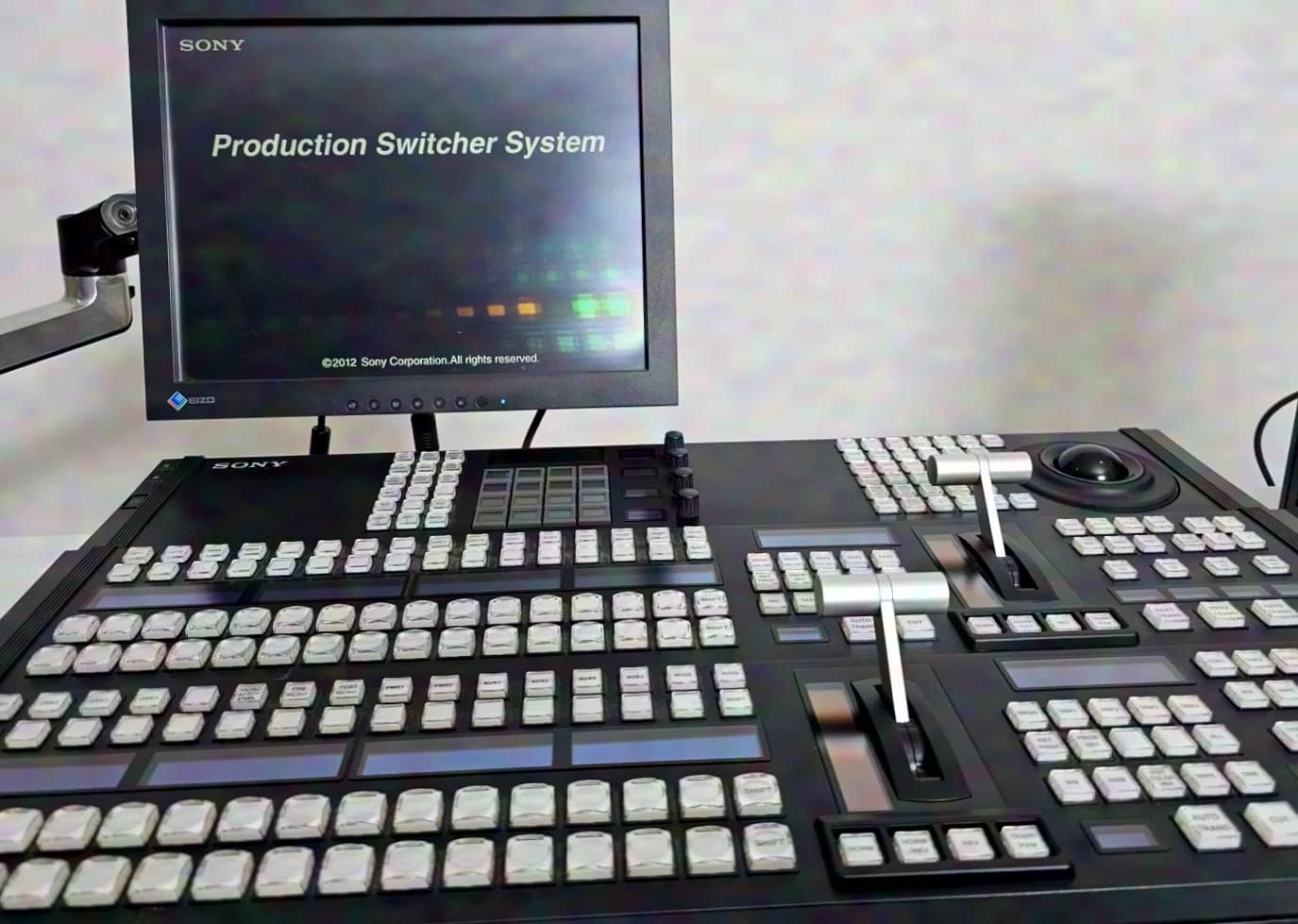 Sony MVS-3000A mit Control Panel Sony ICP-3016 32x SDI IN / 16X Out, 2x Multiviewer Redundante Stromversorgung