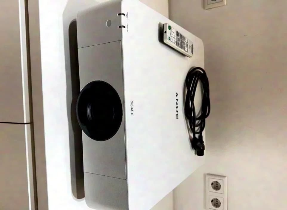 Sony VPL-FH65 WUXGA Profi Beamer Projektor