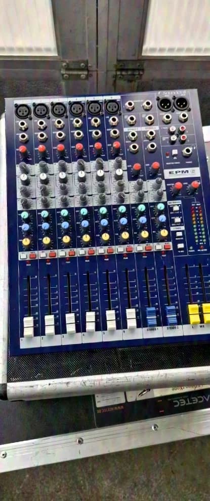 Soundcraft EPM 6 Analogmixer inkl. Transportcase