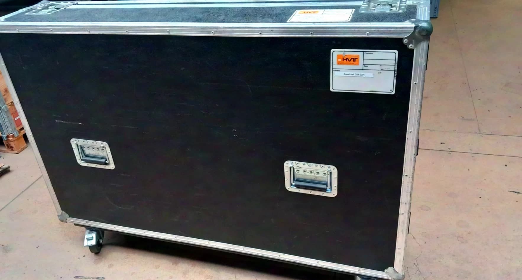 Soundcraft GB8 32 Inkl Case und PSU