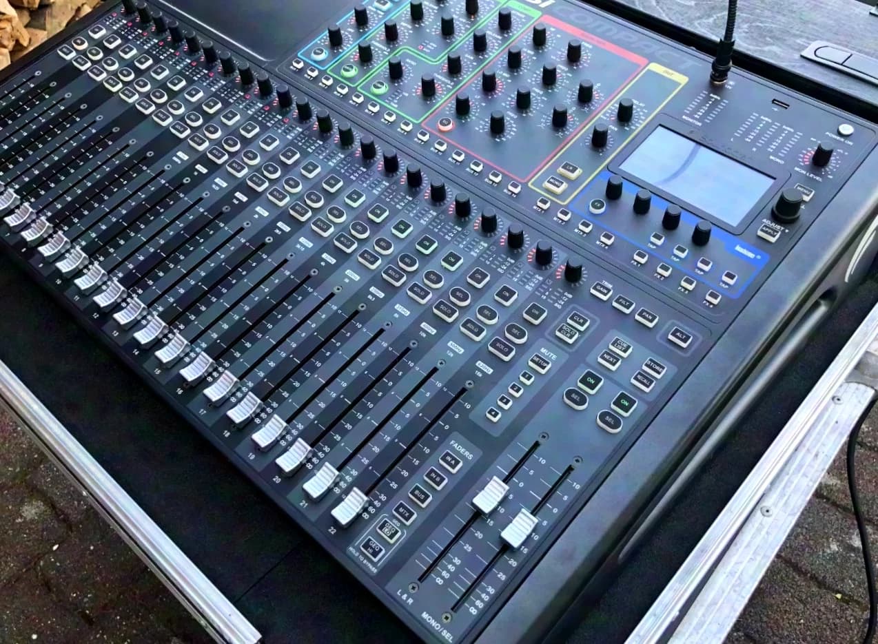 Soundcraft SI 24 Compact mit MADI Karte im Rollcase