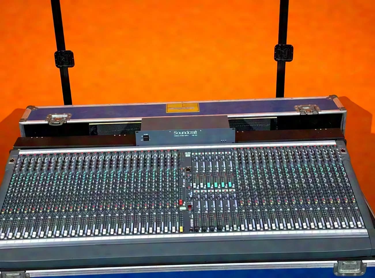 Soundcraft SM12 - 40 Ch. analoges Tonmischpult