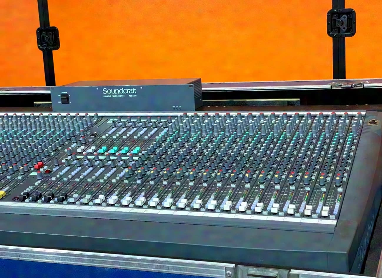 Soundcraft SM12 - 40 Ch. analoges Tonmischpult