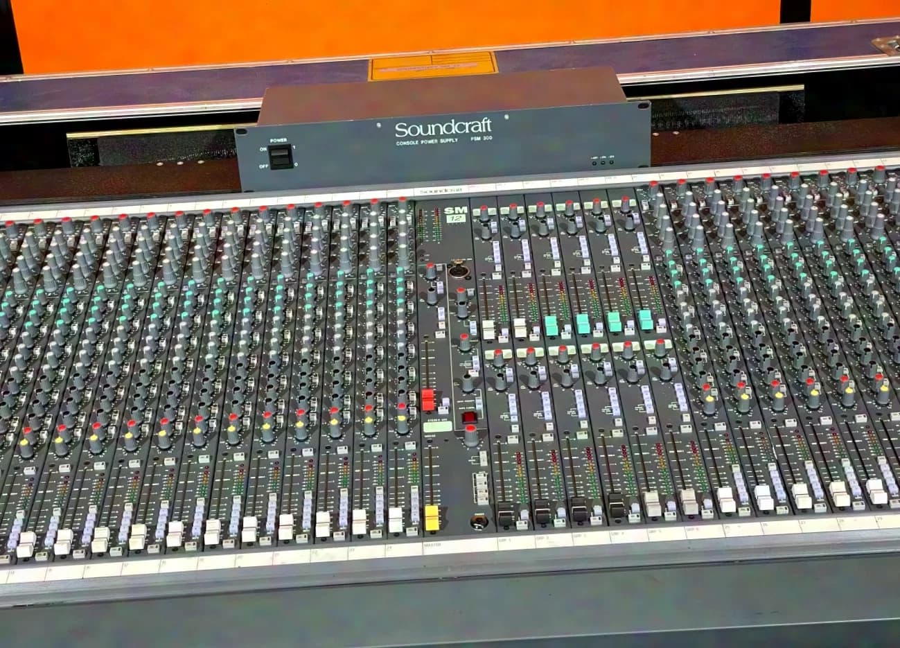 Soundcraft SM12 - 40 Ch. analoges Tonmischpult