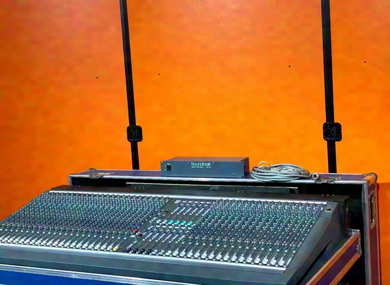 Soundcraft SM12 - 40 Ch. analoges Tonmischpult