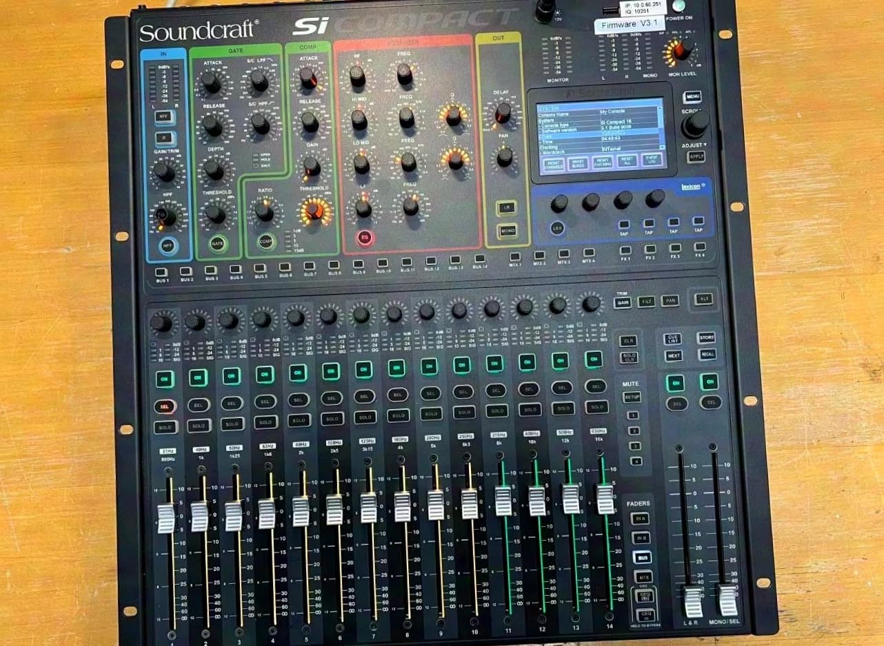 Soundcraft Si Compact 16 inkl. Lampe + Dustcover