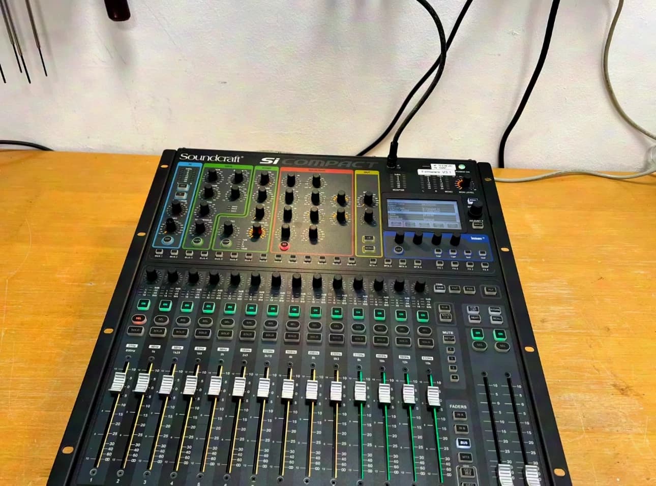 Soundcraft Si Compact 16 inkl. Lampe + Dustcover