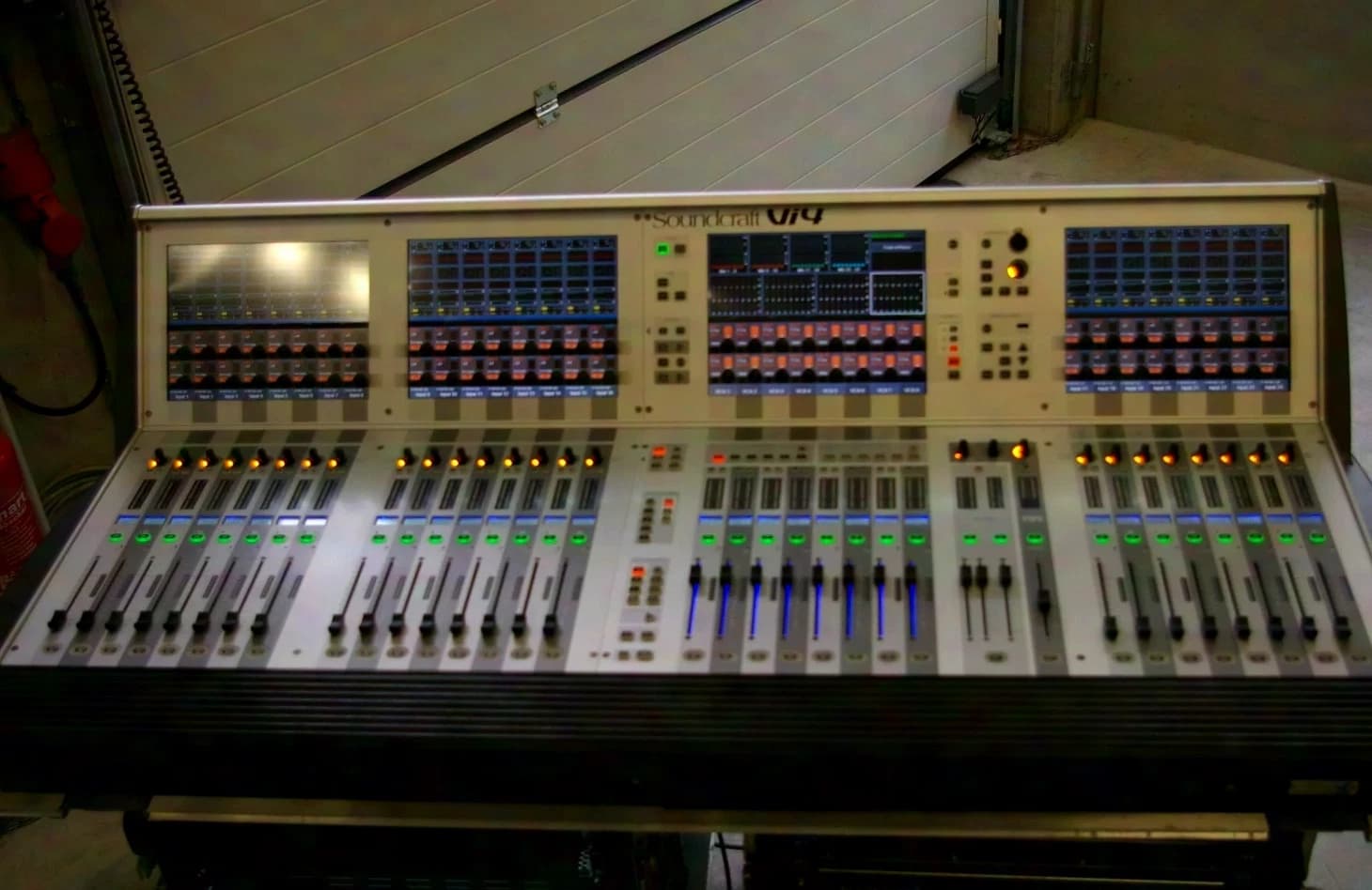 Soundcraft VI4 inkl. Local und Stage Rack