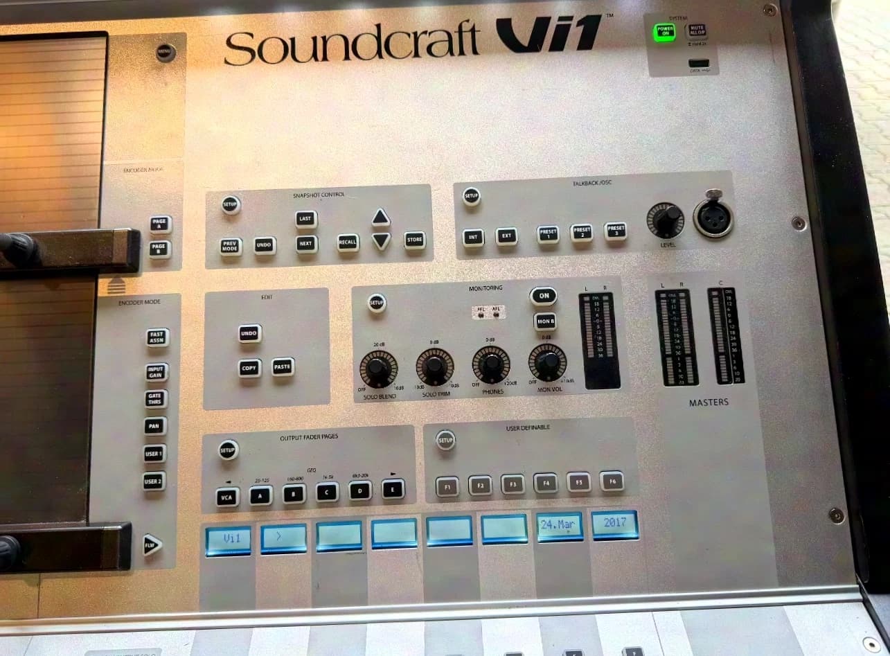 Soundcraft Vi1 incl. Case deffekt