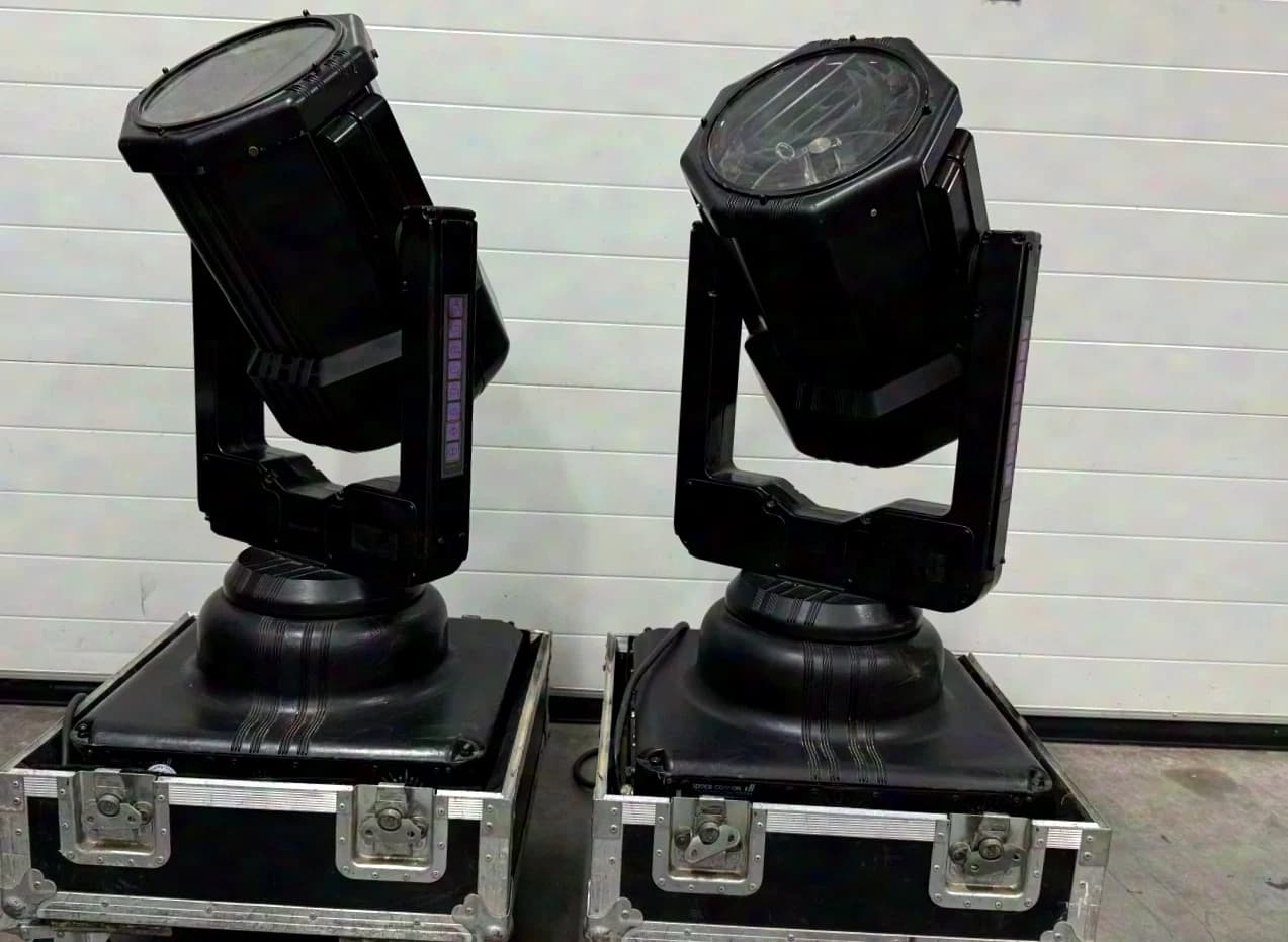 Space Cannon Black Devil 2.000 Watt Xenon Skybeamer DMX