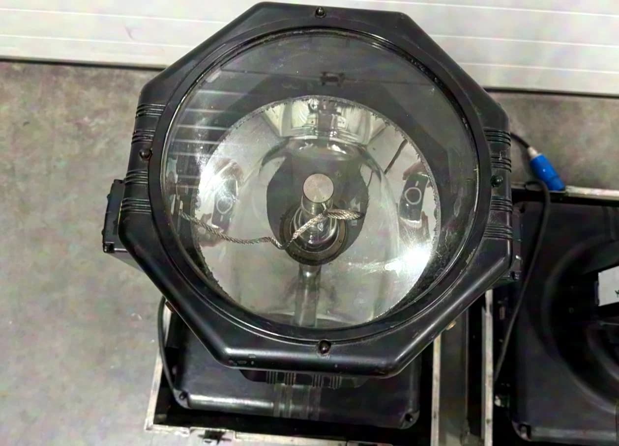 Space Cannon Black Devil 2.000 Watt Xenon Skybeamer DMX