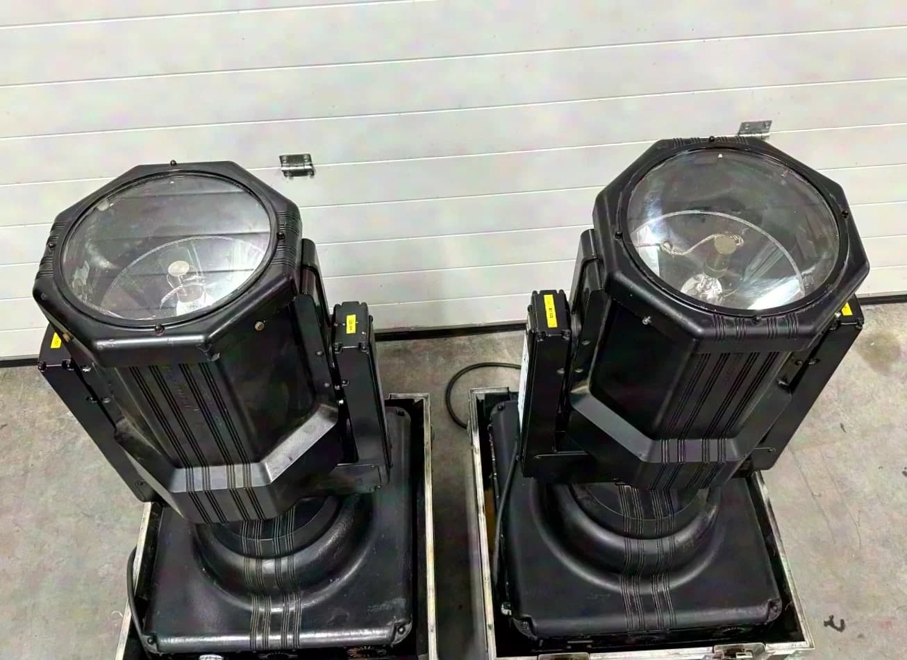 Space Cannon Black Devil 2.000 Watt Xenon Skybeamer DMX