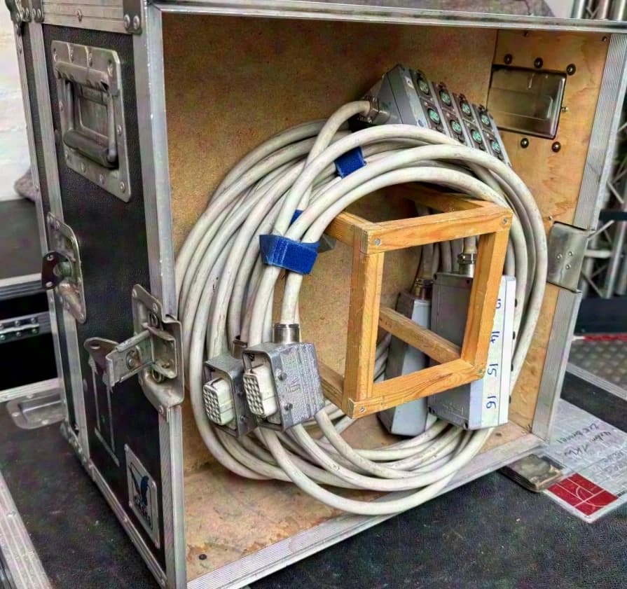Stagebox 20 Kanal Han64 mit 3x Bühnenunterverteilungen im FC ; Symm. mit getrennten Massen