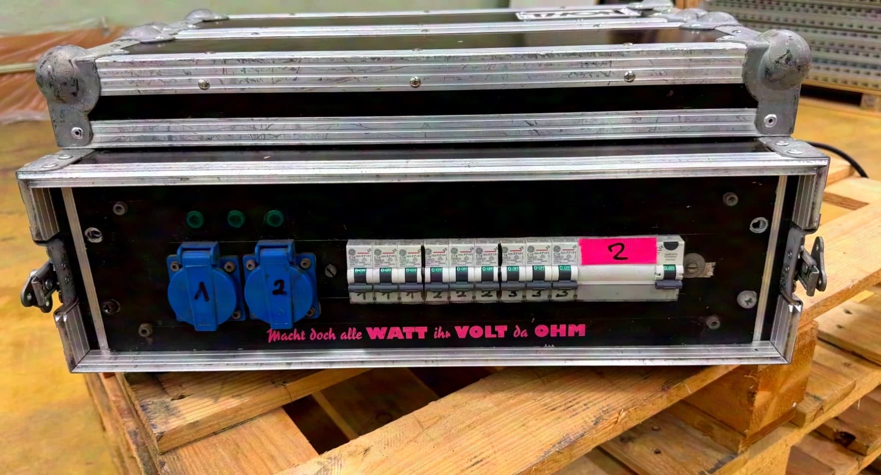Stromverteiler 32A im 3HE Rack