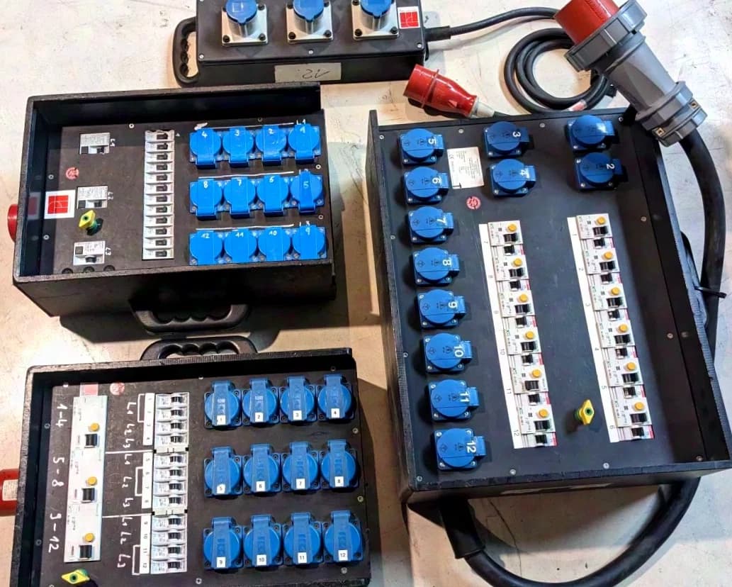 Stromverteiler, Kofferverteiler, Steckbrett 32A CEE > 12x 230V Schuko, Einzelabsicherung- C16 Automat, 3x RCD Moeller