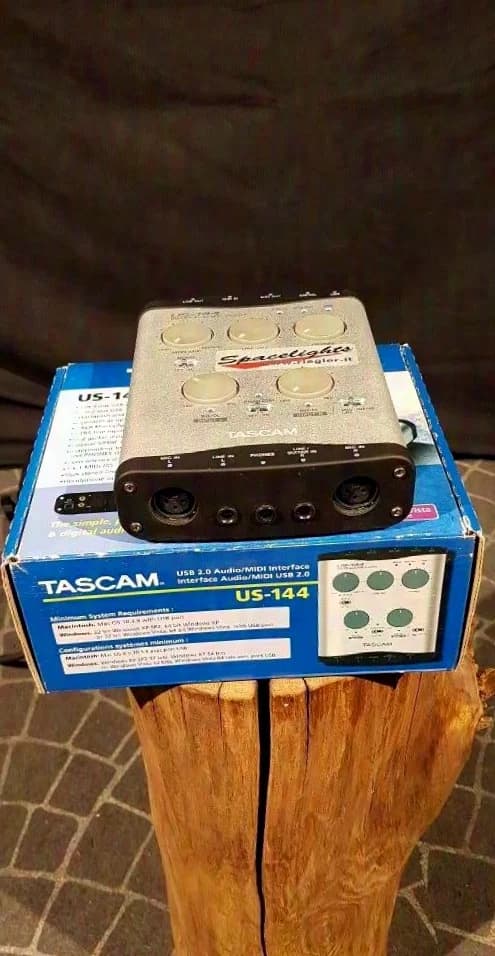 Tascam US-144 Vierkanaliges USB-Audio-/MIDI-Interface mit Digital-E/A