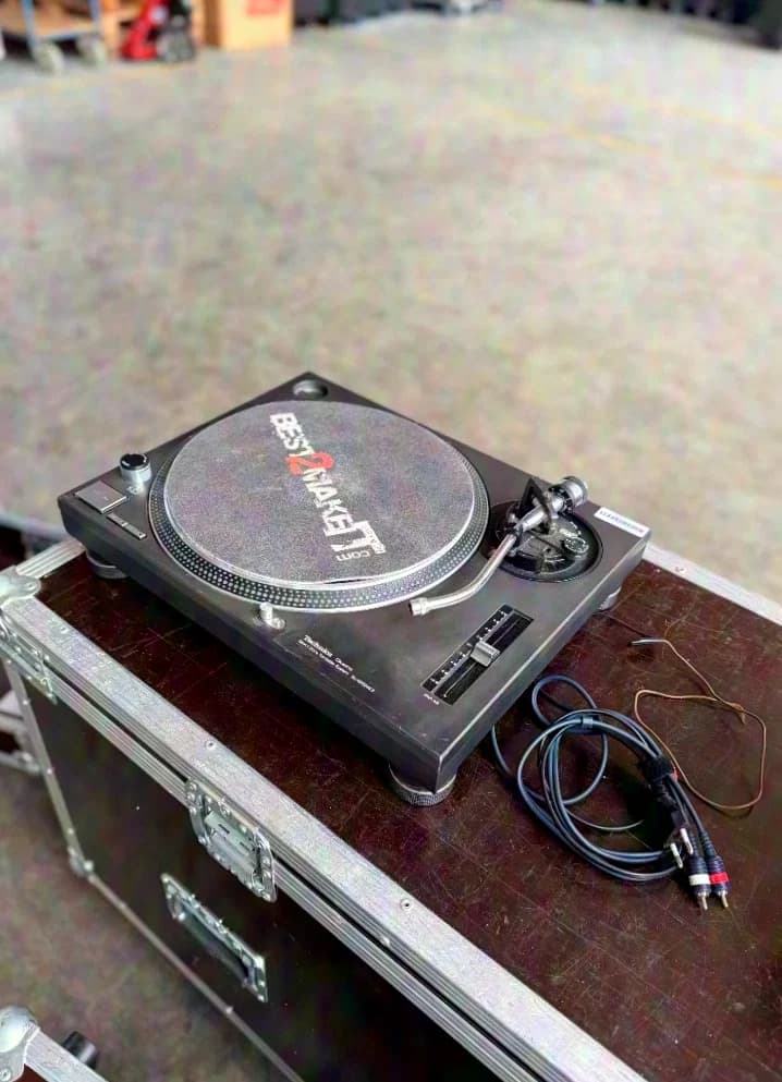 Technics Plattenspieler SL-1210 MK2